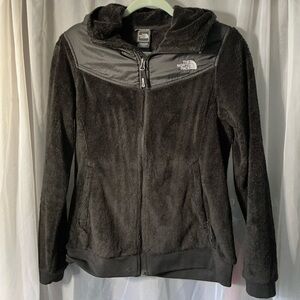 THE NORTH FACE OSO HOODIE
Black
Women’s